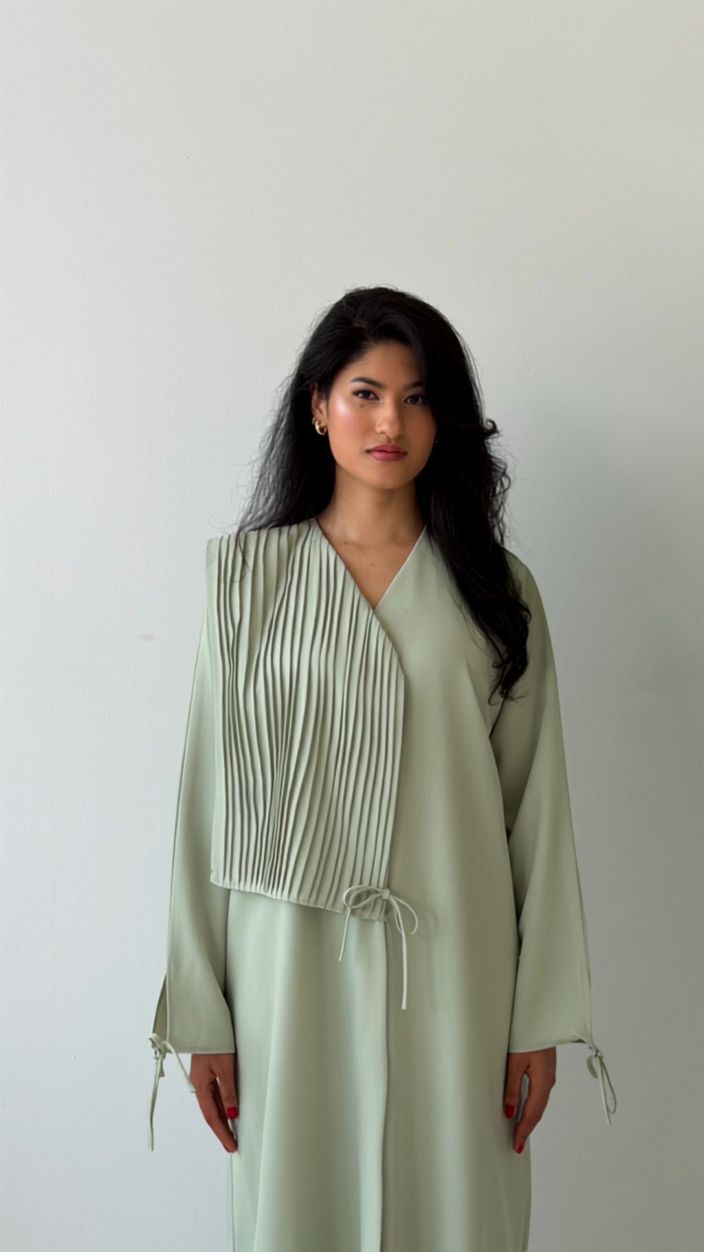 Pleated Abaya - Slim Fit