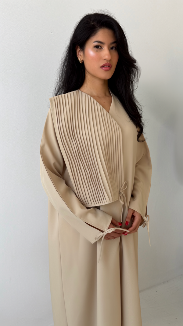 Pleated Abaya - Slim Fit